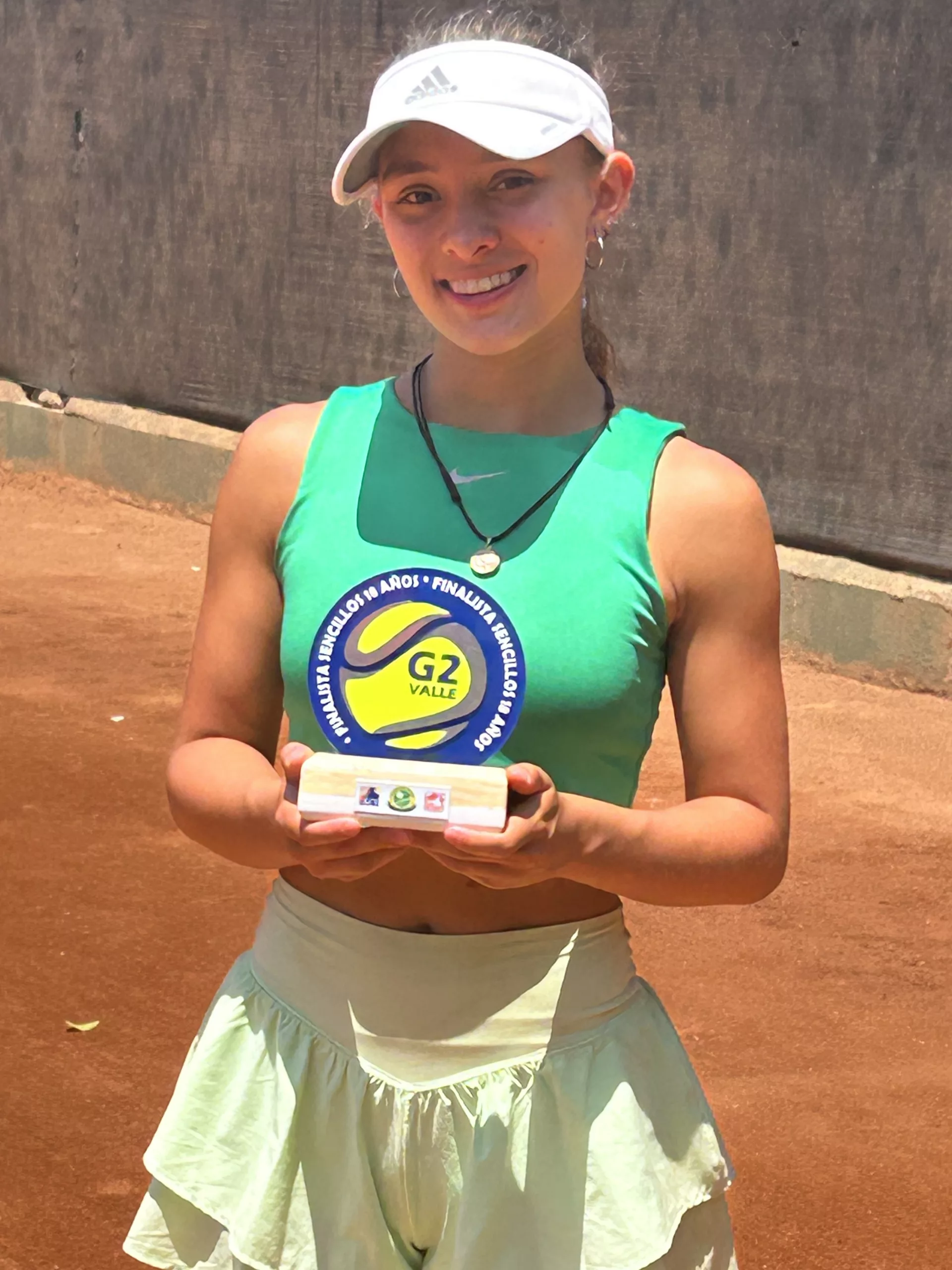 Maia Holguín Muñoz 2007, Colombia 🇨🇴 | Tennis junior girl 4 Maia Holguin Munoz 2007 Colombia Tennis junior girl 2 scaled